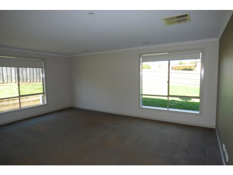 3 Grey Friars Way, Drouin VIC 3818