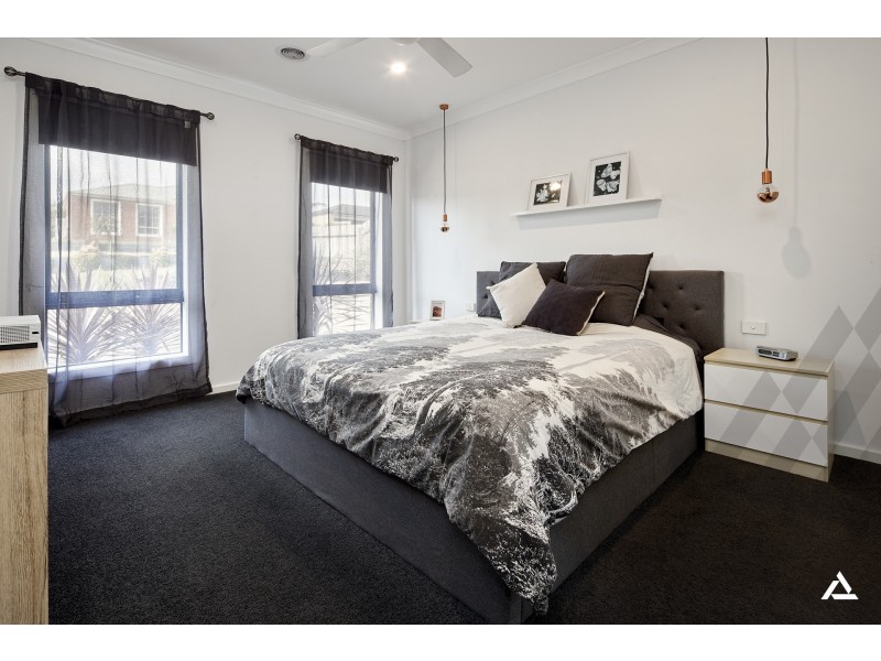 11 Claudia Crescent, Drouin VIC 3818