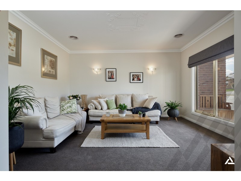 4 Mayfair Drive, Drouin VIC 3818