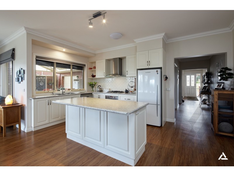 4 Mayfair Drive, Drouin VIC 3818