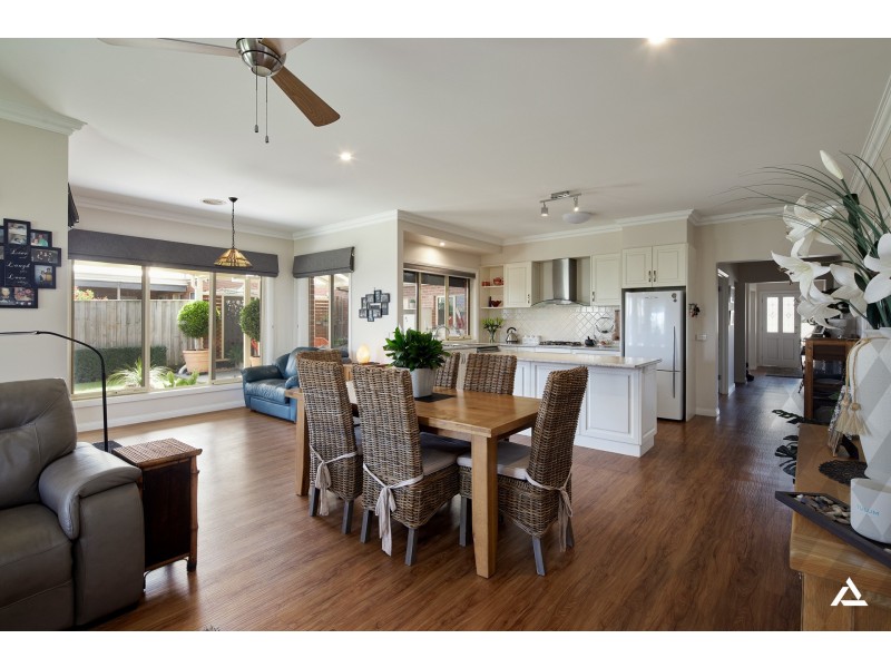 4 Mayfair Drive, Drouin VIC 3818