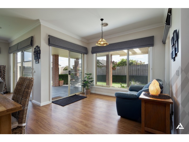 4 Mayfair Drive, Drouin VIC 3818