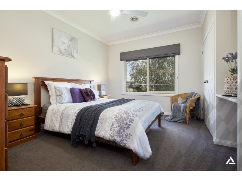 4 Mayfair Drive, Drouin VIC 3818