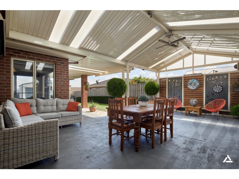 4 Mayfair Drive, Drouin VIC 3818