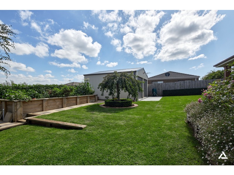 4 Mayfair Drive, Drouin VIC 3818