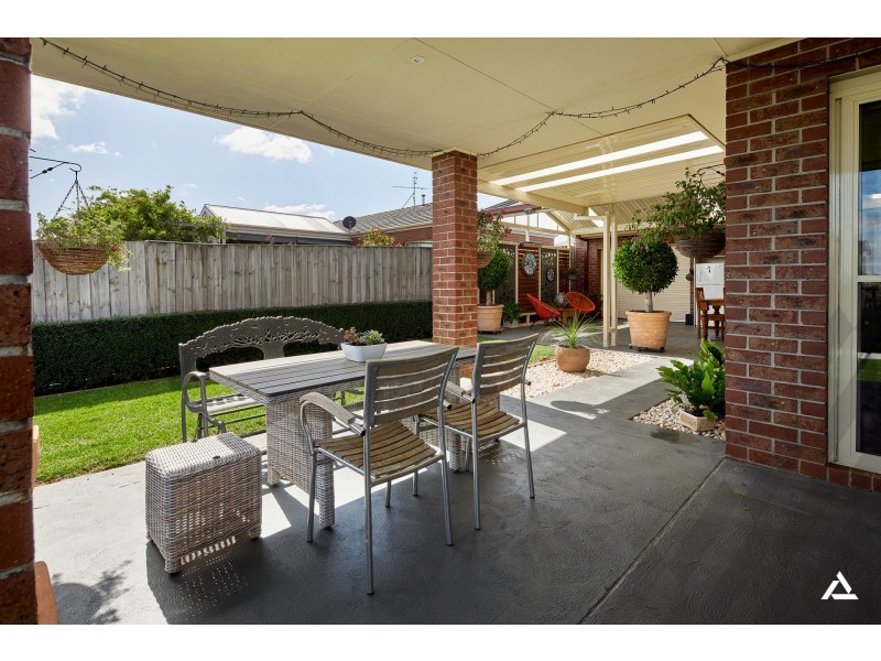 4 Mayfair Drive, Drouin VIC 3818