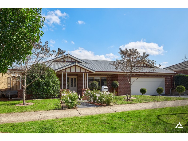 4 Mayfair Drive, Drouin VIC 3818