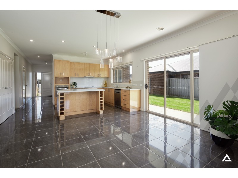 28 Villeneuve Drive, Trafalgar VIC 3824