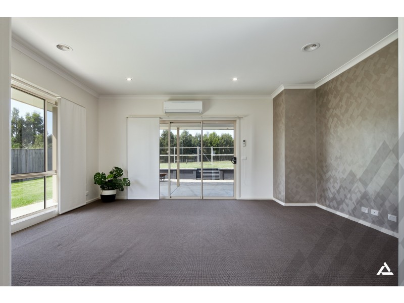 28 Villeneuve Drive, Trafalgar VIC 3824