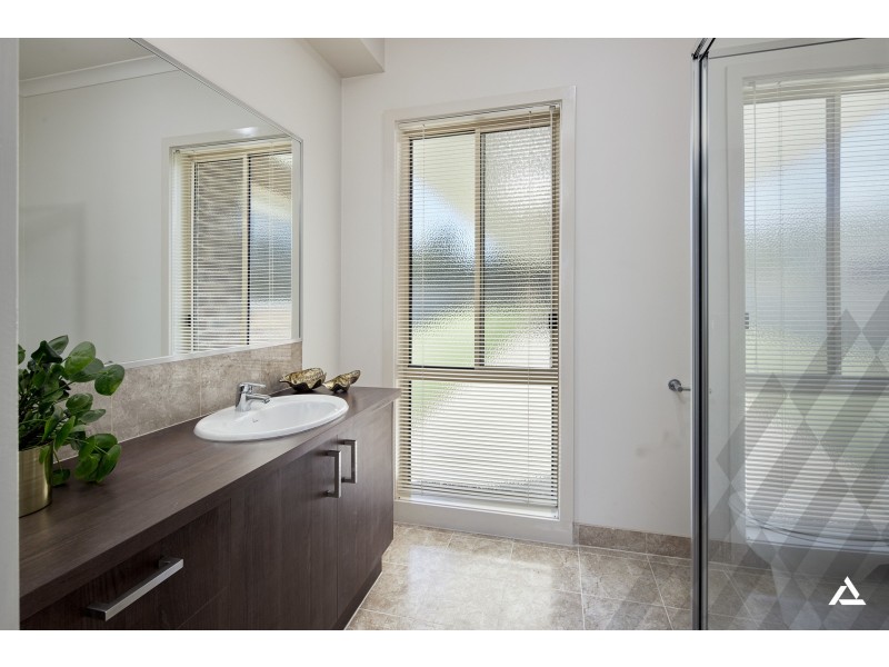 28 Villeneuve Drive, Trafalgar VIC 3824