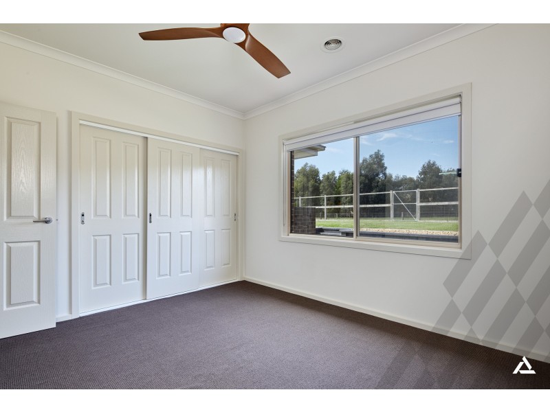 28 Villeneuve Drive, Trafalgar VIC 3824