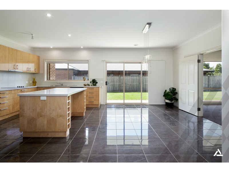 28 Villeneuve Drive, Trafalgar VIC 3824