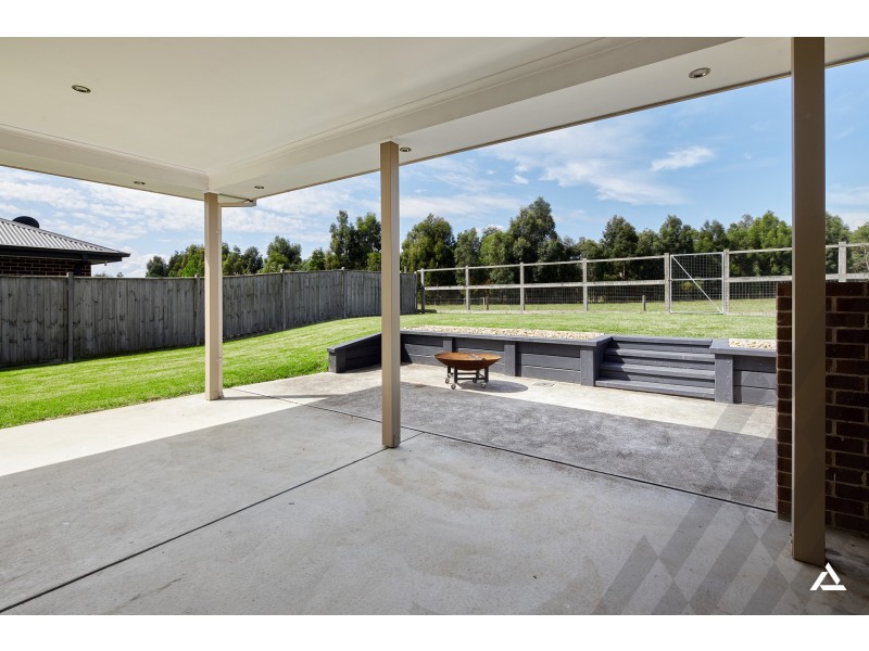 28 Villeneuve Drive, Trafalgar VIC 3824
