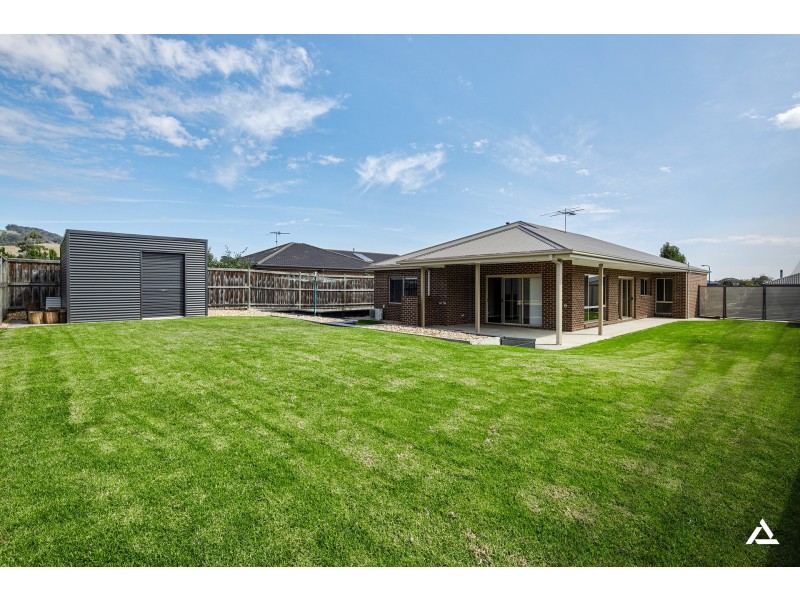 28 Villeneuve Drive, Trafalgar VIC 3824
