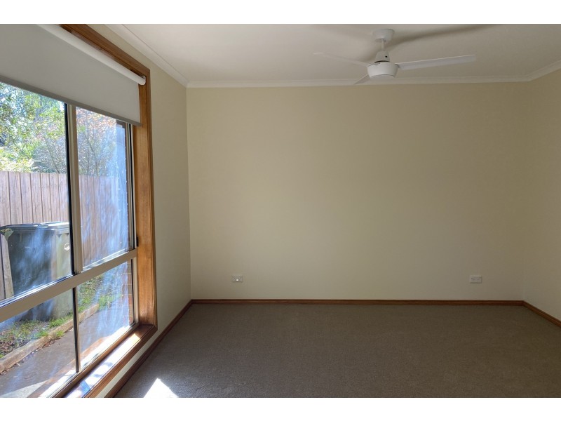 11/3 Gumleaf Place, Drouin VIC 3818