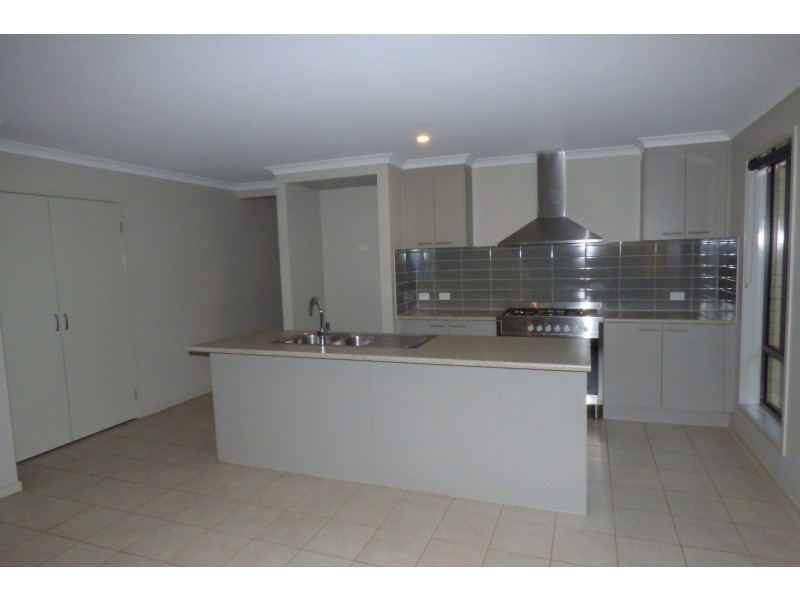 12 Alf Court, Drouin VIC 3818