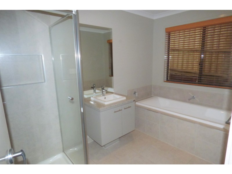 12 Alf Court, Drouin VIC 3818