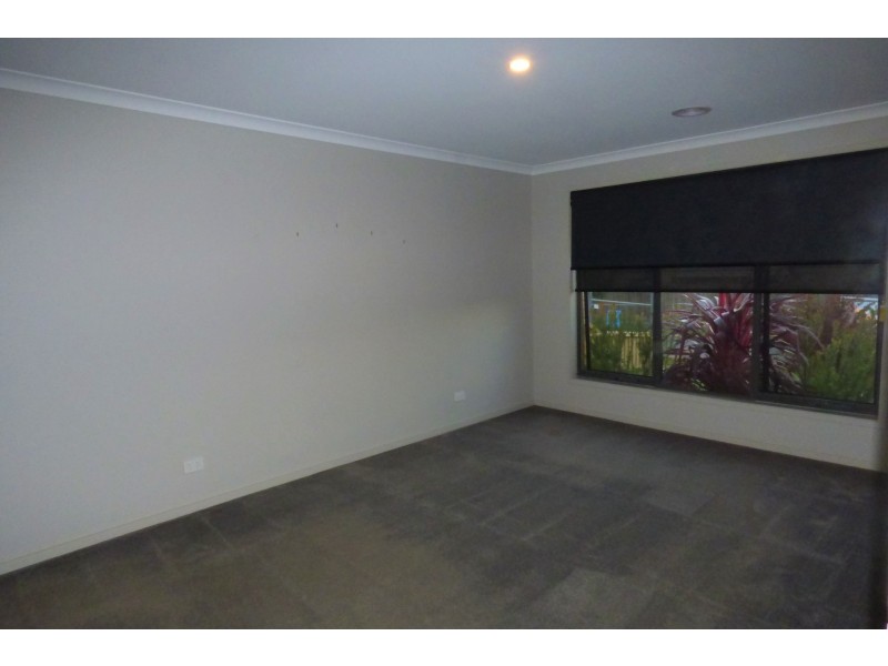 12 Alf Court, Drouin VIC 3818