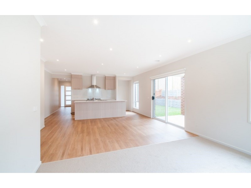 5 Elmside Avenue, Warragul VIC 3820