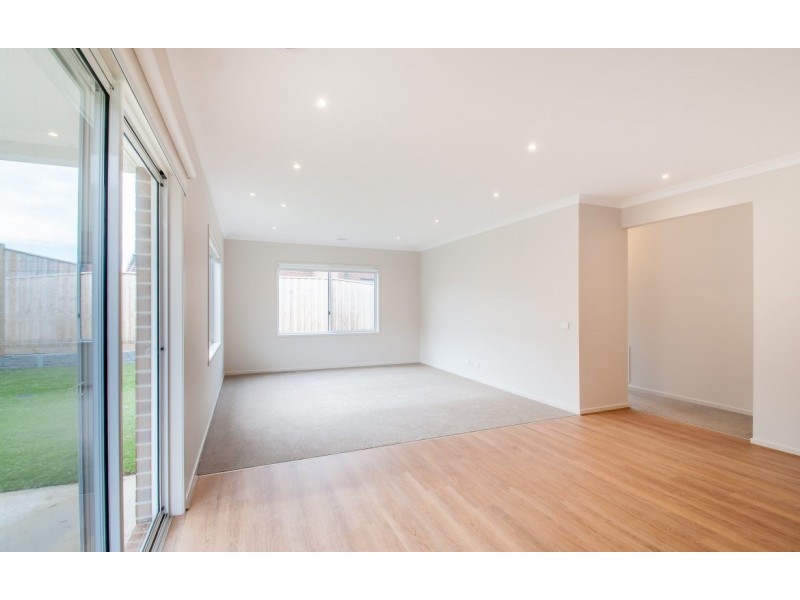 5 Elmside Avenue, Warragul VIC 3820