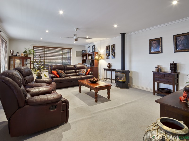 26 Hopetoun Road, Drouin VIC 3818
