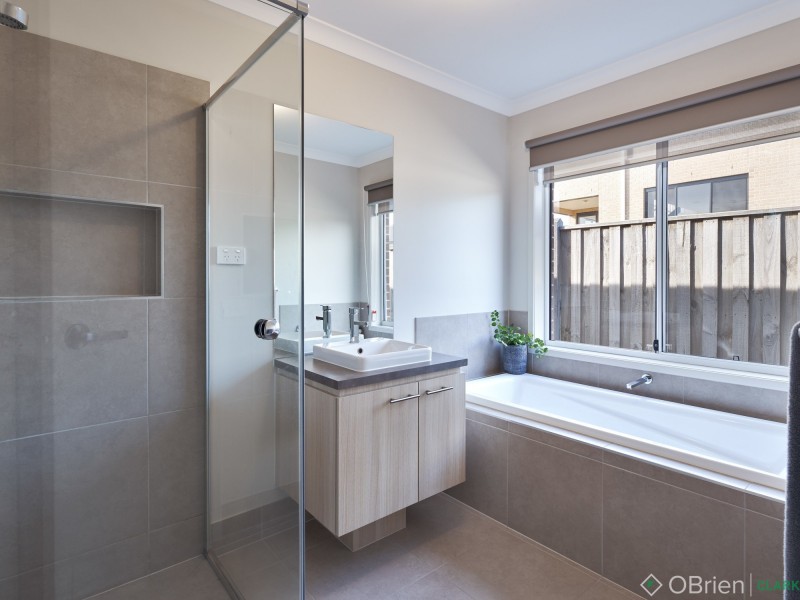 71 Bexley Boulevard, Drouin VIC 3818