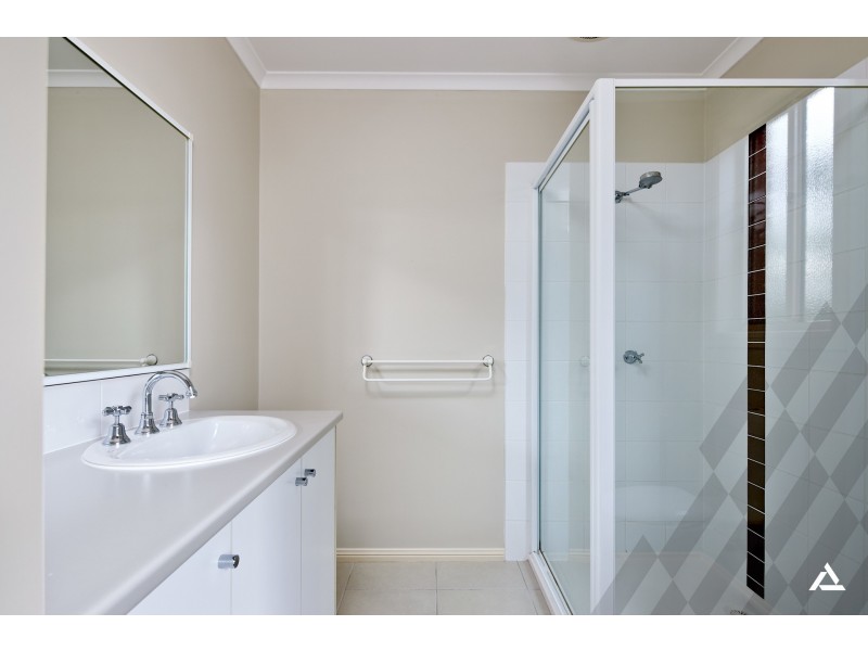 4/1 Hatfield Drive, Drouin VIC 3818