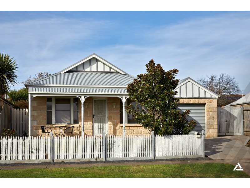 4 Bateson Court, Drouin VIC 3818