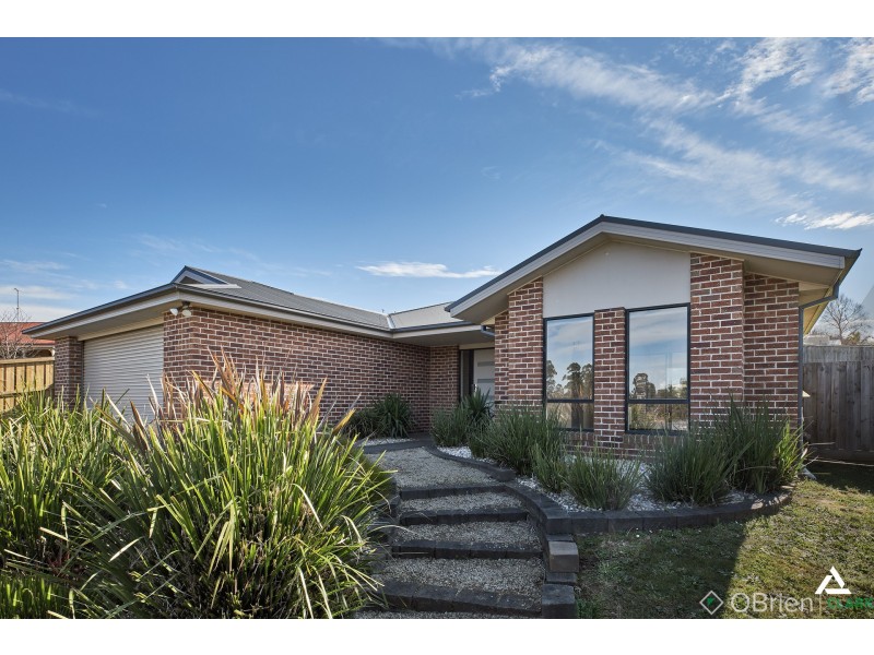 17 Monica Drive, Drouin VIC 3818