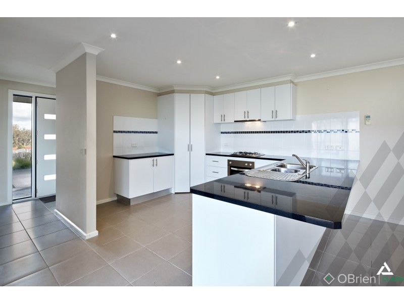 17 Monica Drive, Drouin VIC 3818