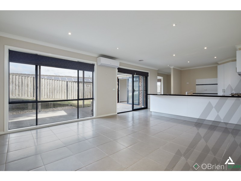 17 Monica Drive, Drouin VIC 3818