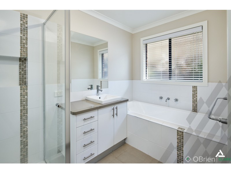 17 Monica Drive, Drouin VIC 3818