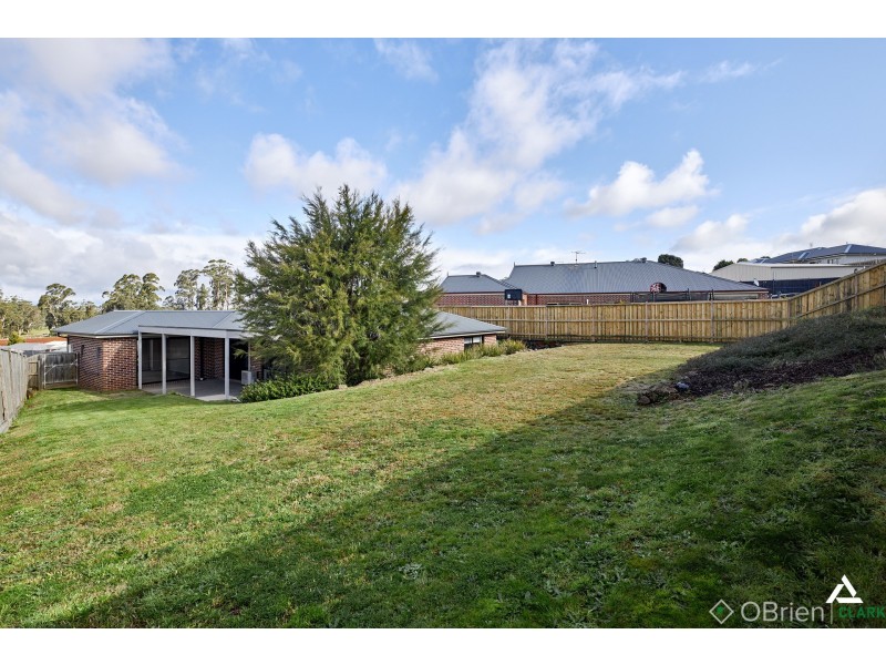 17 Monica Drive, Drouin VIC 3818