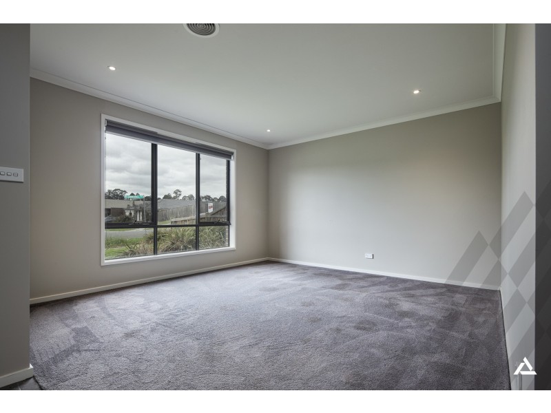 61 Summerhill Boulevard, Drouin VIC 3818