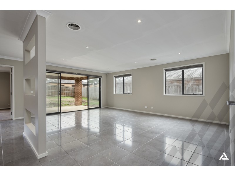 61 Summerhill Boulevard, Drouin VIC 3818