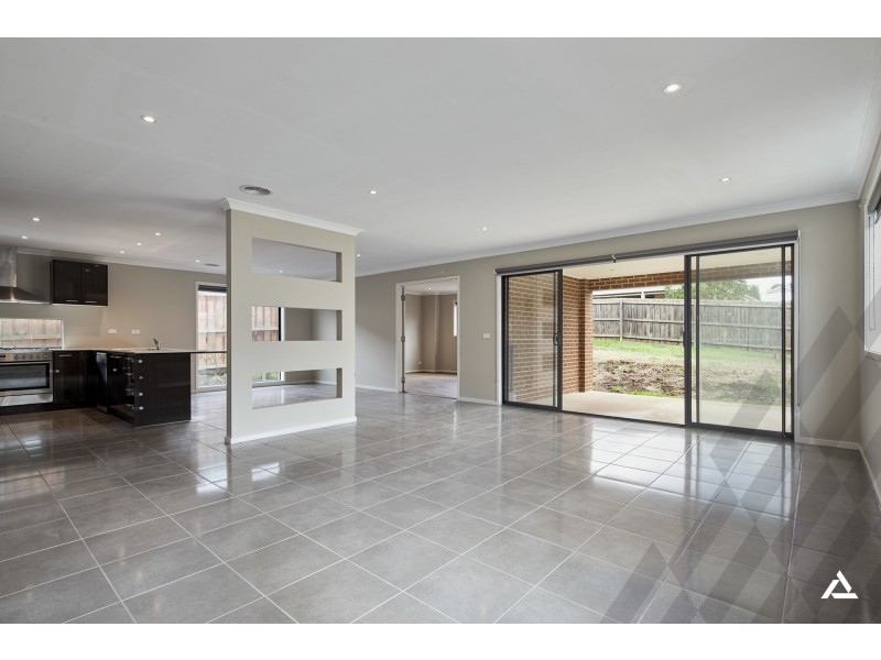 61 Summerhill Boulevard, Drouin VIC 3818