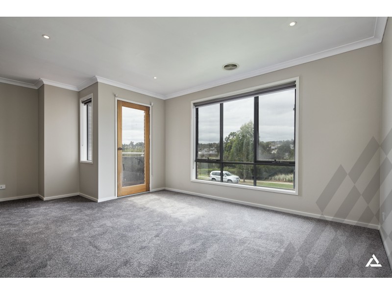 61 Summerhill Boulevard, Drouin VIC 3818