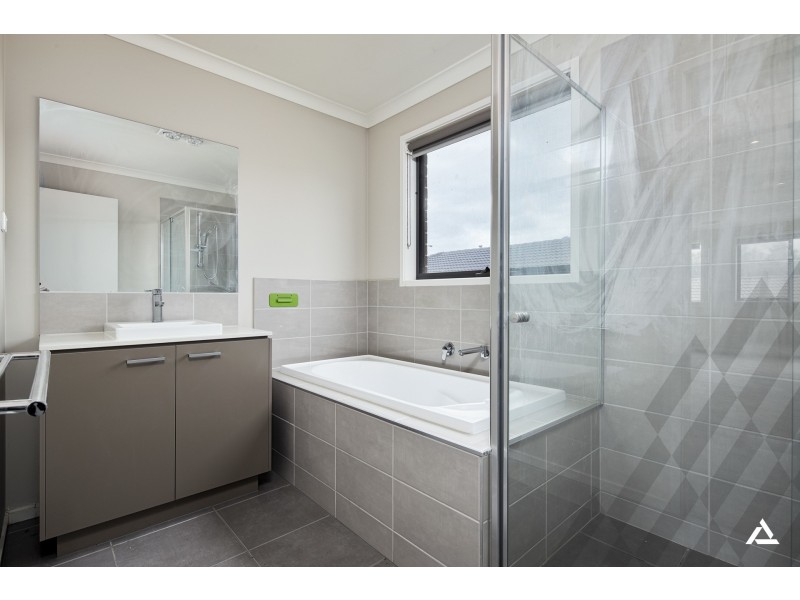 61 Summerhill Boulevard, Drouin VIC 3818