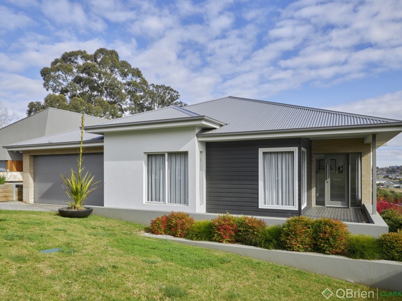 128 Jackson Drive, Drouin VIC 3818