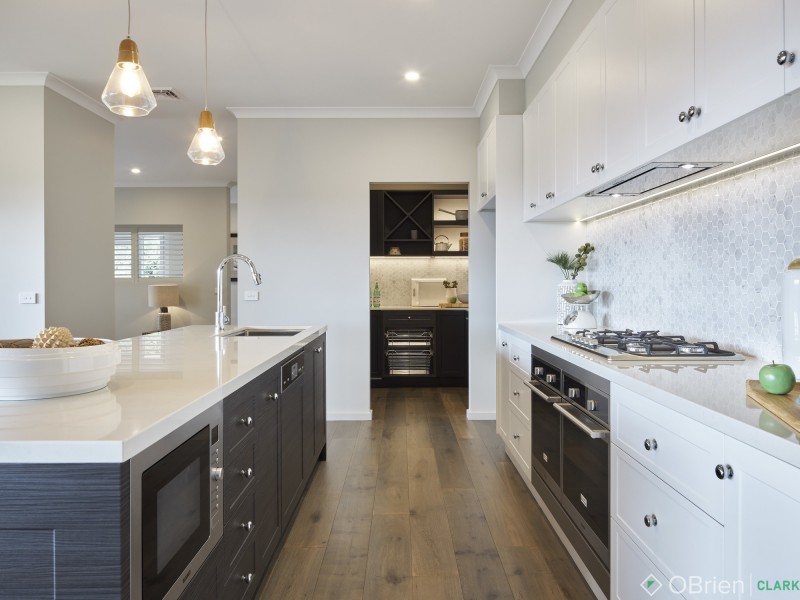 128 Jackson Drive, Drouin VIC 3818