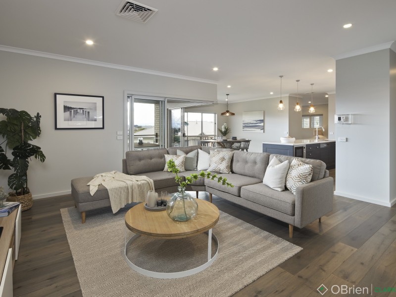 128 Jackson Drive, Drouin VIC 3818