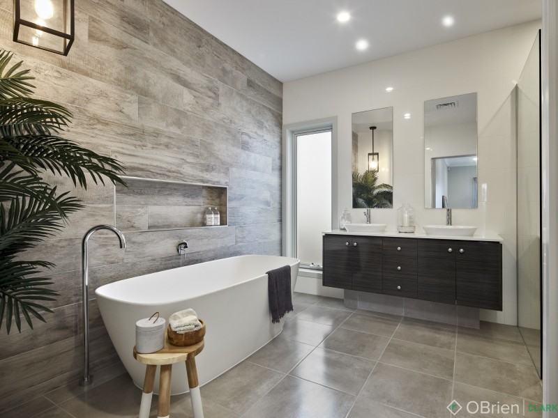 128 Jackson Drive, Drouin VIC 3818