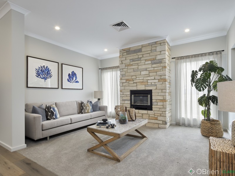 128 Jackson Drive, Drouin VIC 3818