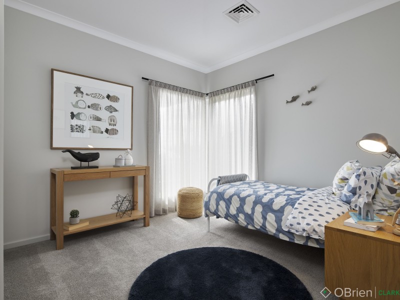 128 Jackson Drive, Drouin VIC 3818