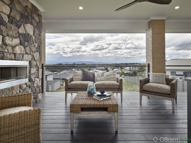 128 Jackson Drive, Drouin VIC 3818