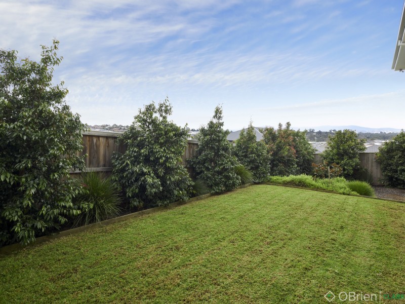 128 Jackson Drive, Drouin VIC 3818