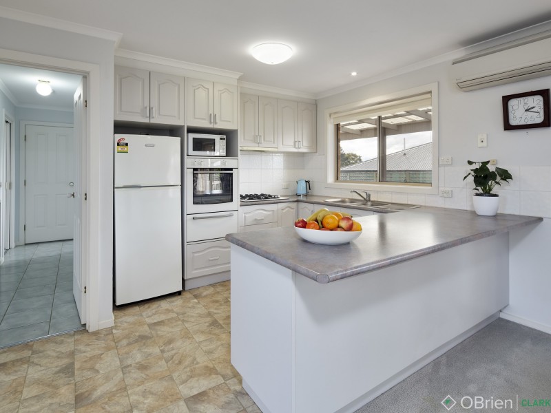 14 Rees Close, Drouin VIC 3818