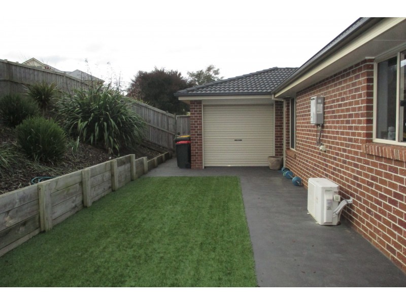 20 Monica Drive, Drouin VIC 3818