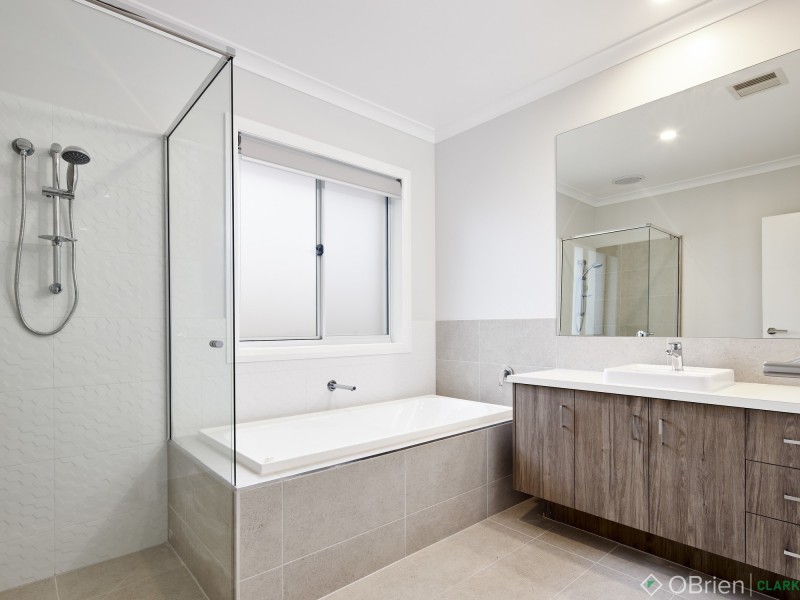30 Twin Ranges Drive, Warragul VIC 3820