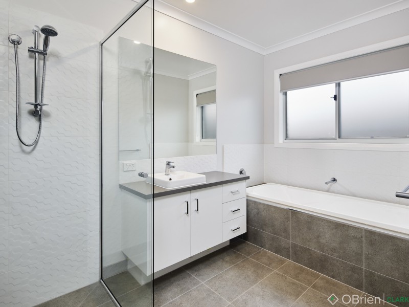 32 Twin Ranges Drive, Warragul VIC 3820
